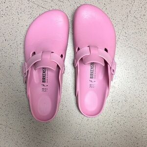 Birkenstock pink clogs